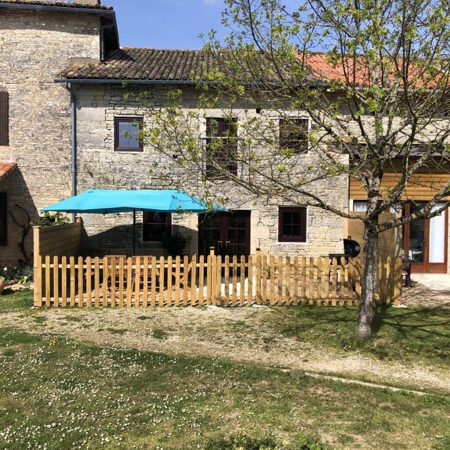 Blacksmiths Cottage In Blanzay - 3 Beds Exterior photo